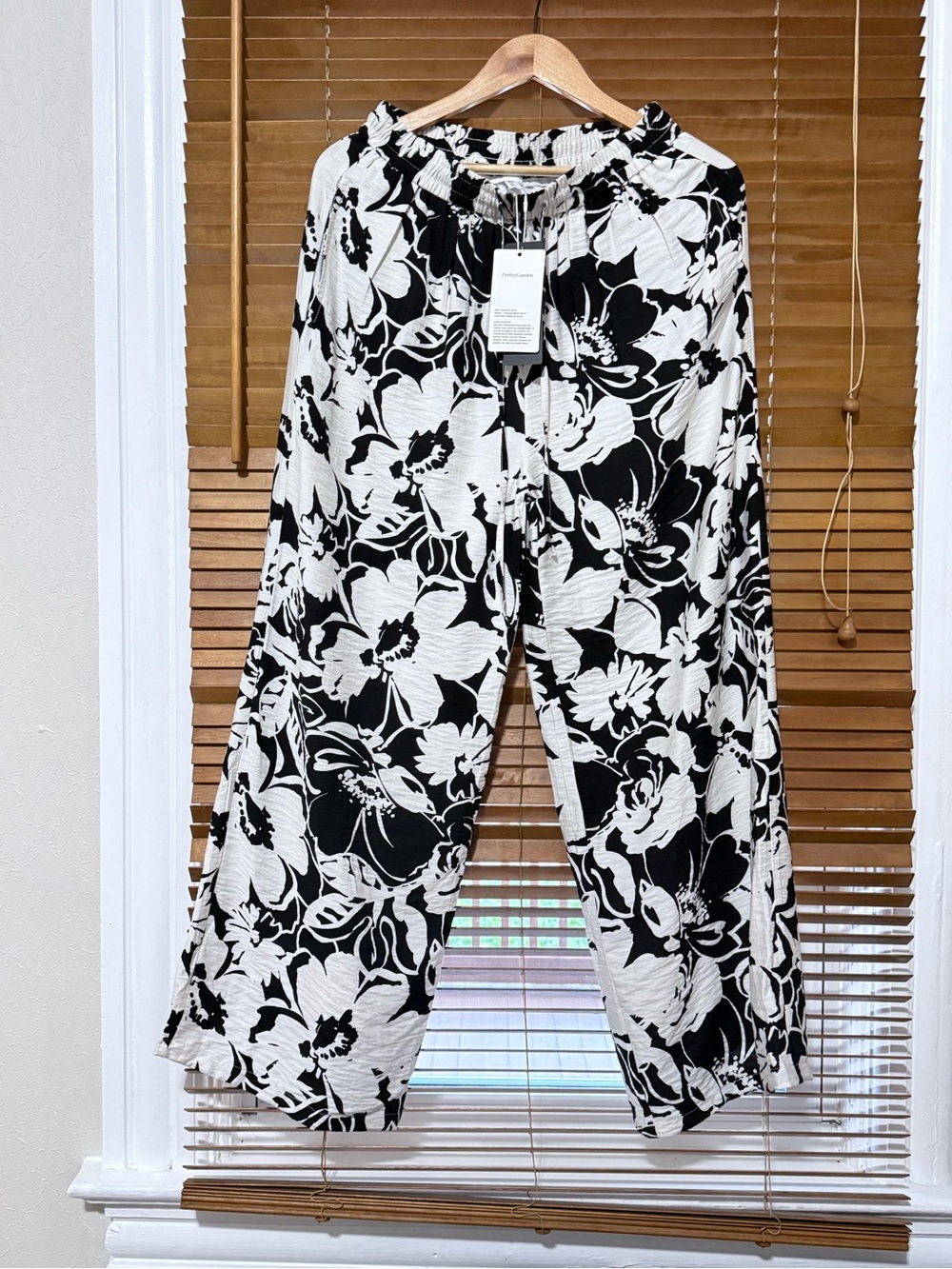 Women’s Black & White Floral Wide-Leg Pants